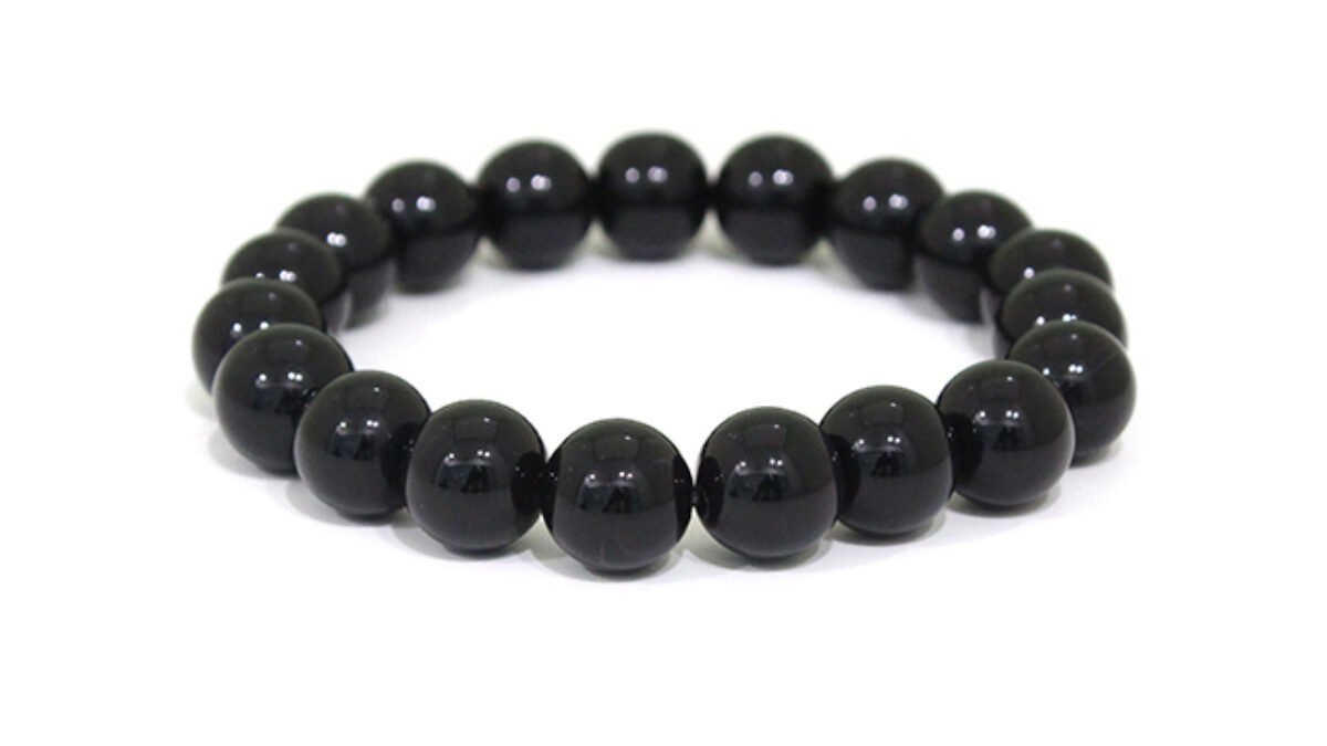 Matt onyx beads bracelet with lion motif -